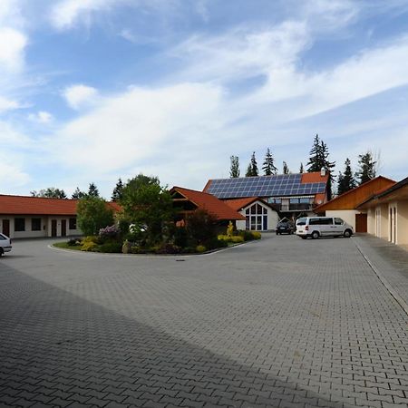 Hotel Kobero Ricany  Luaran gambar