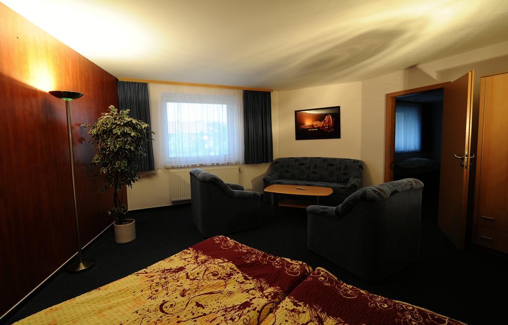 Hotel Kobero Ricany  Luaran gambar