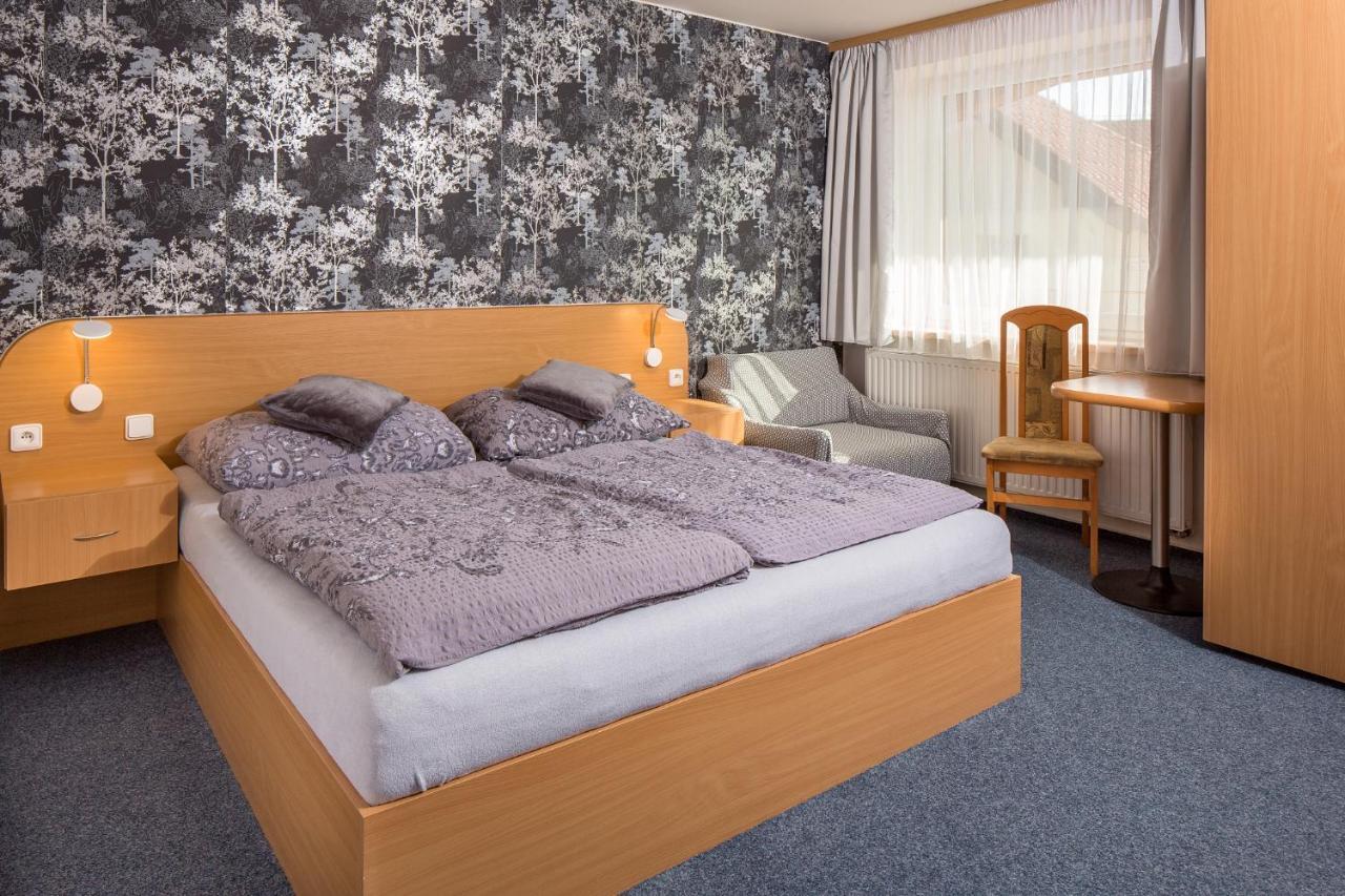 Hotel Kobero Ricany  Luaran gambar