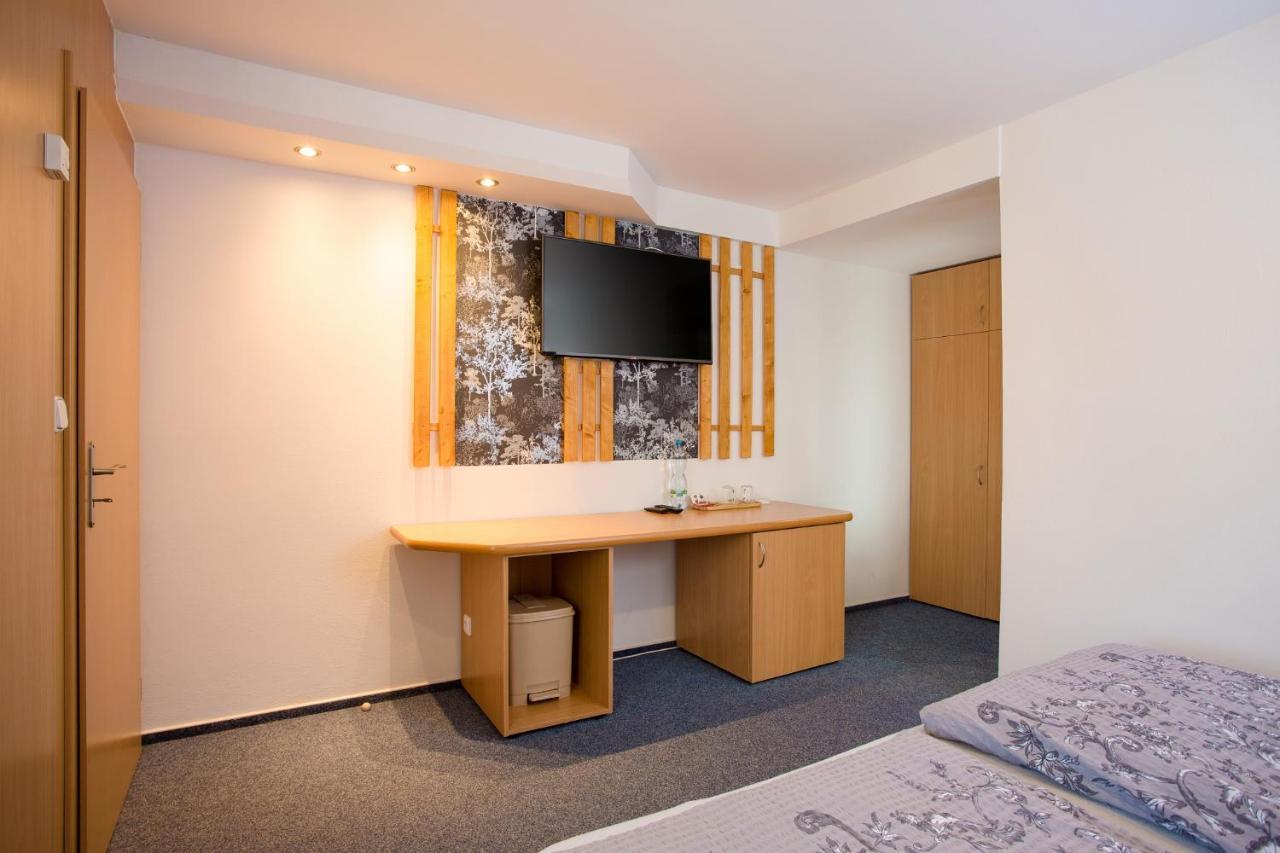 Hotel Kobero Ricany  Luaran gambar