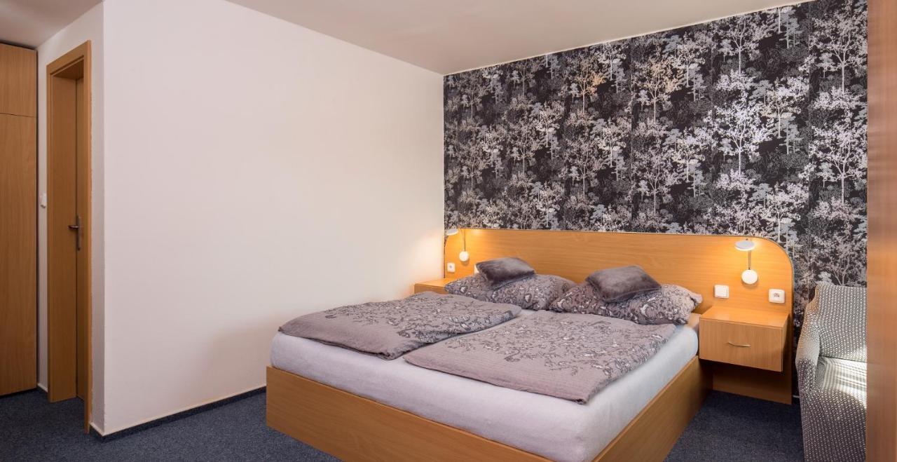 Hotel Kobero Ricany  Luaran gambar